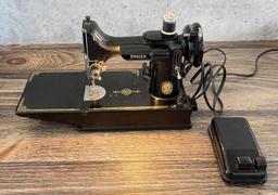 Singer 221 Featherweight Sewing Machine