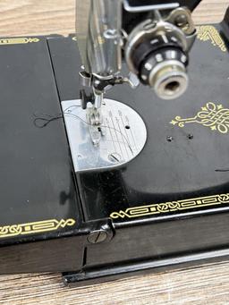 Singer 221 Featherweight Sewing Machine