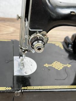 Singer 221 Featherweight Sewing Machine