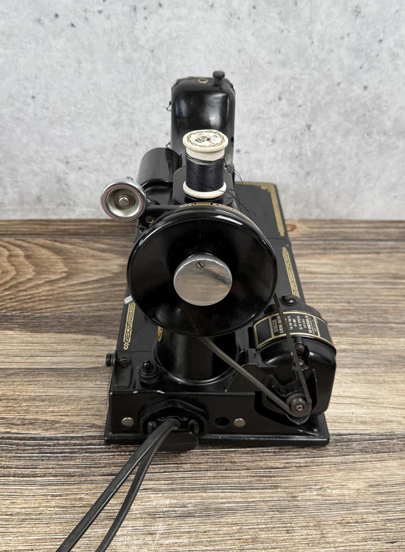 Singer 221 Featherweight Sewing Machine