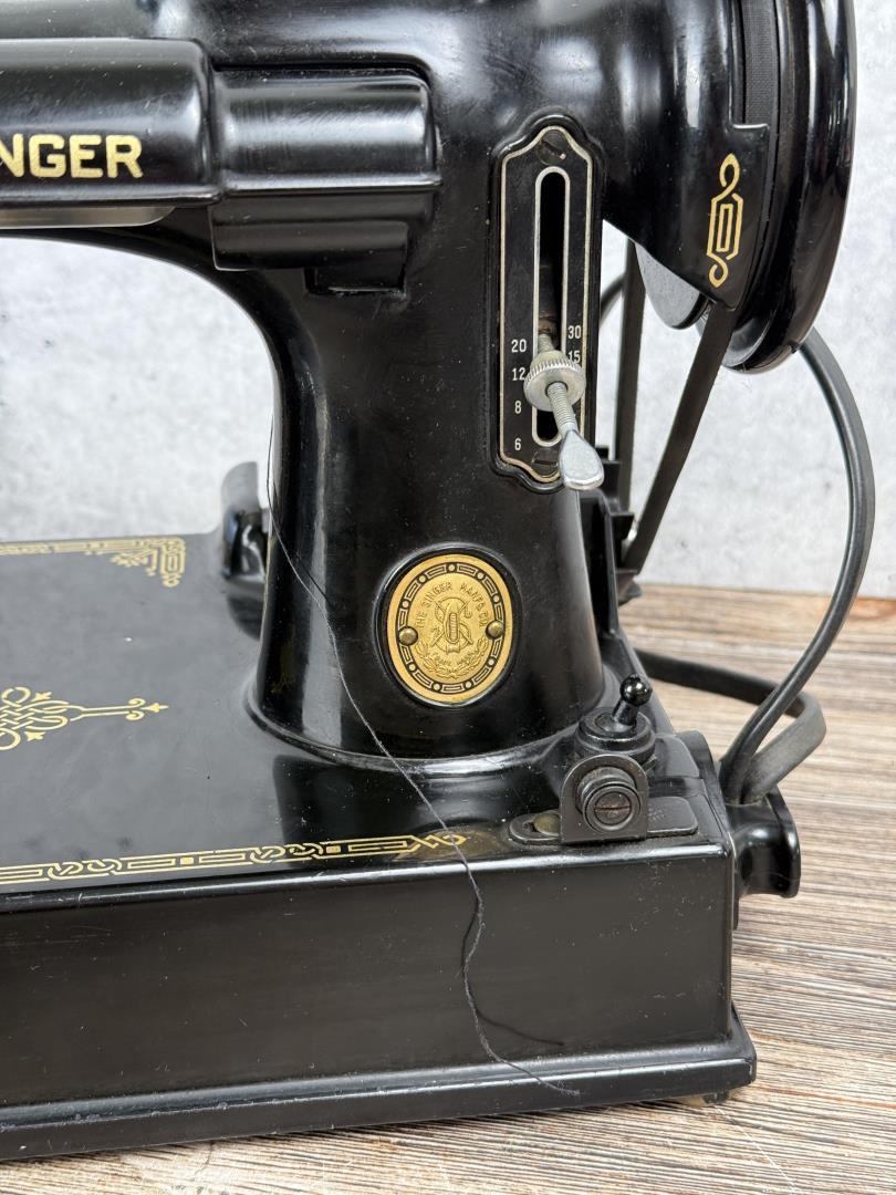 Singer 221 Featherweight Sewing Machine