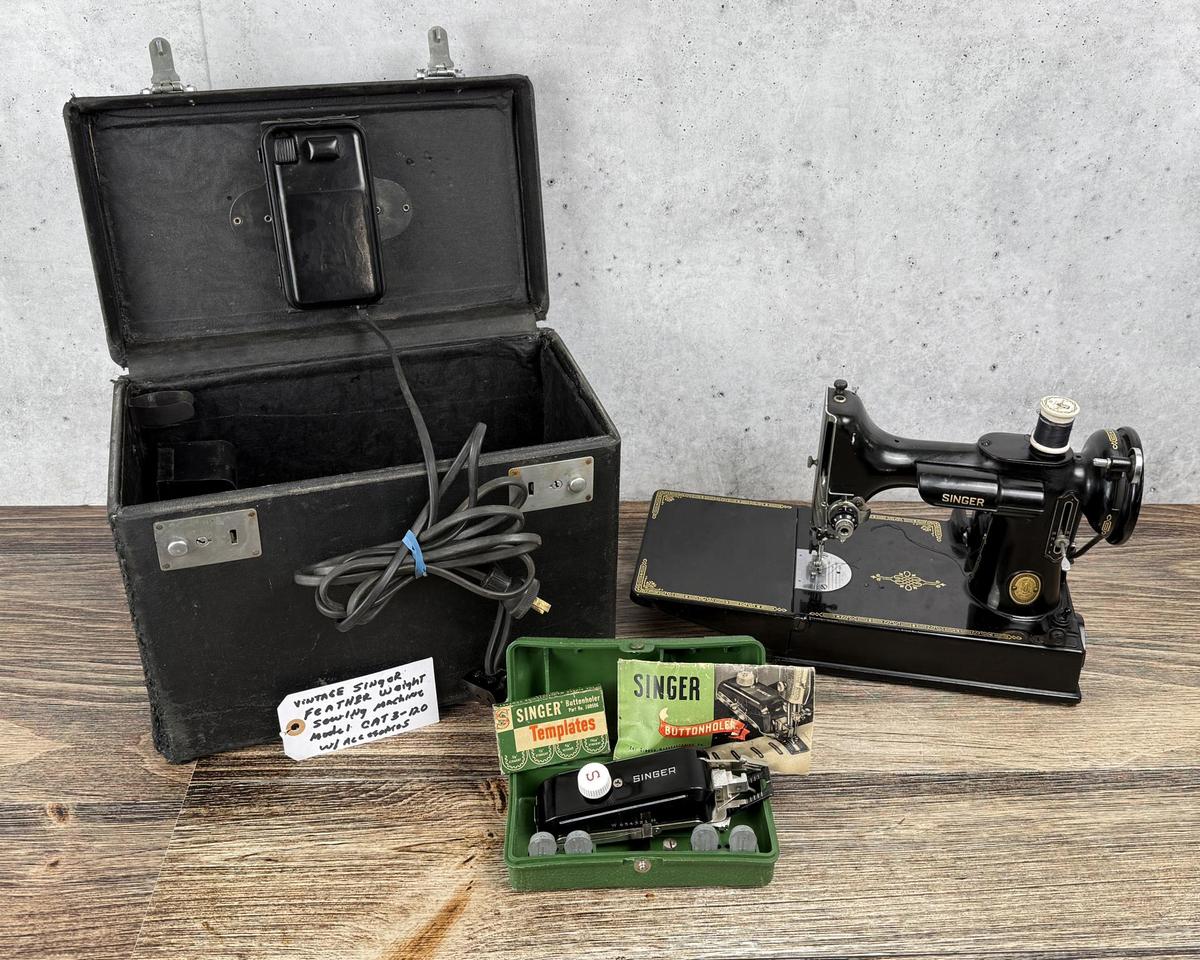 Singer 221 Featherweight Sewing Machine