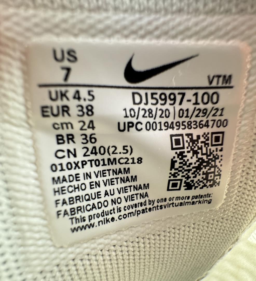 Nike DJ5997-100 Air Max 270 Running Shoes