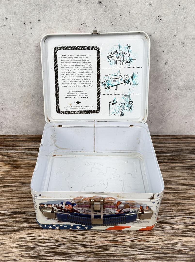Aladdin Back in 76 Lunchbox