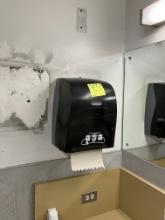 Paper towels dispenser