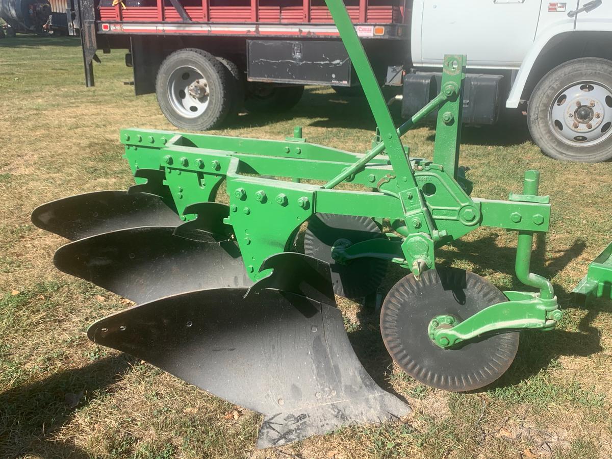 John Deere 415-16" 3 Bottom Plow