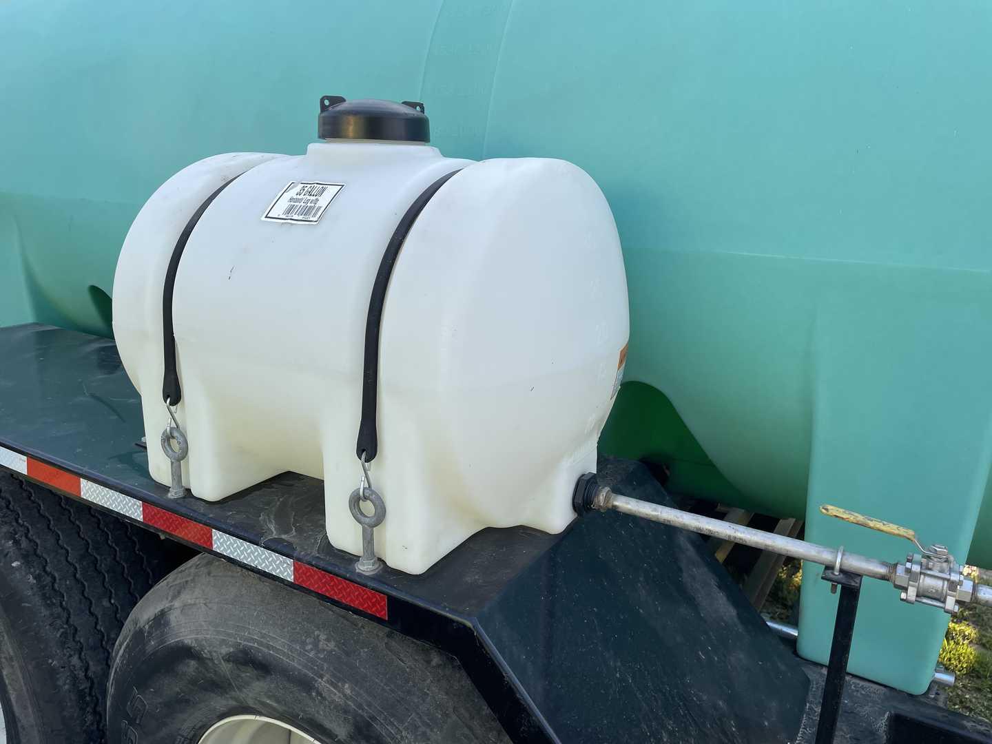 1600 Gallon B&B Nurse Trailer