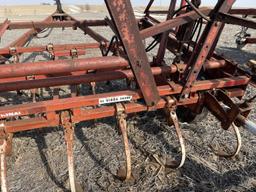 IH 45 Vibra Shank Field Cultivator with Harrow 21'