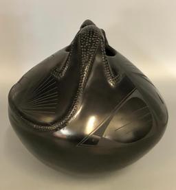 Unique Lizard Pot by Rosa Quezada