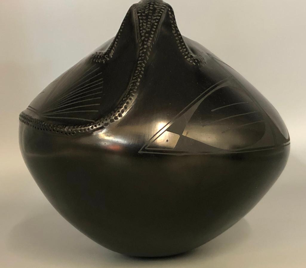 Unique Lizard Pot by Rosa Quezada