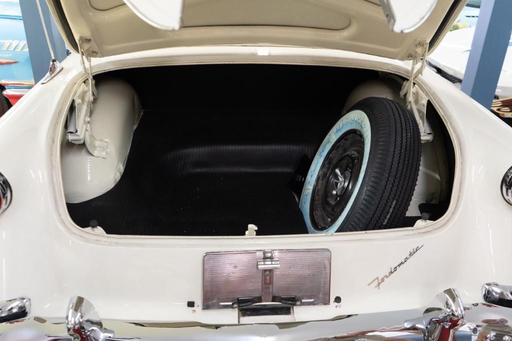 1954 Ford Crestliner Skyliner