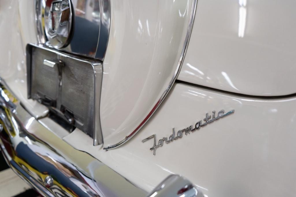 1954 Ford Crestliner Skyliner