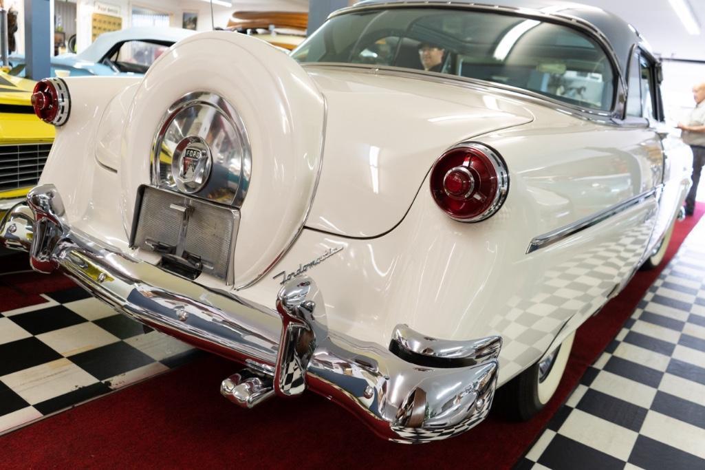1954 Ford Crestliner Skyliner