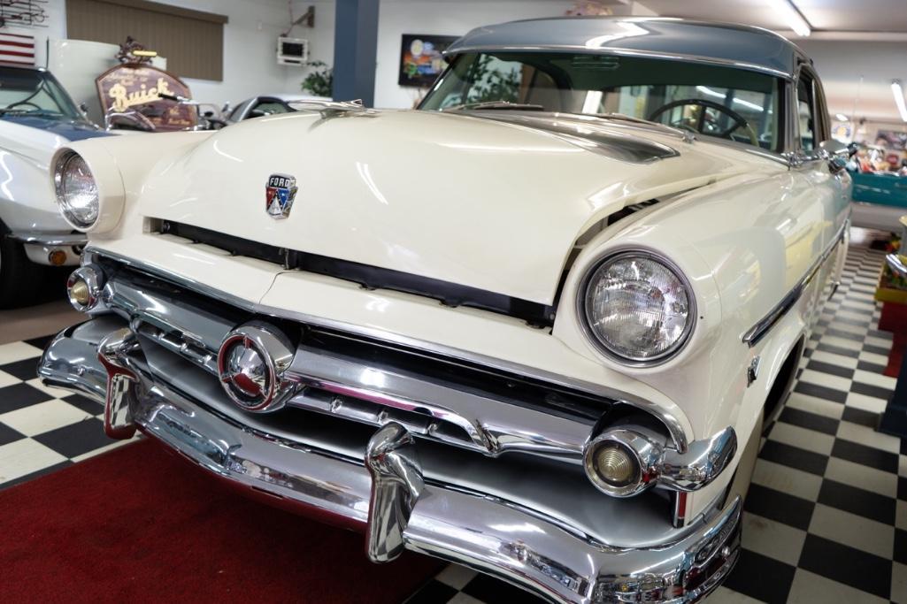 1954 Ford Crestliner Skyliner