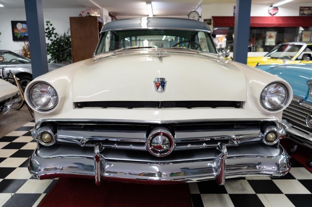 1954 Ford Crestliner Skyliner