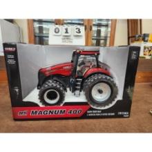 Ertl Case Magnum 400 Die Cast Tractor.  1:16