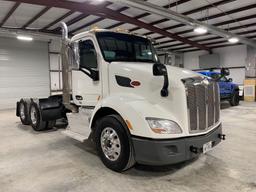 2017 Peterbilt 579 Day Cab Truck Tractor