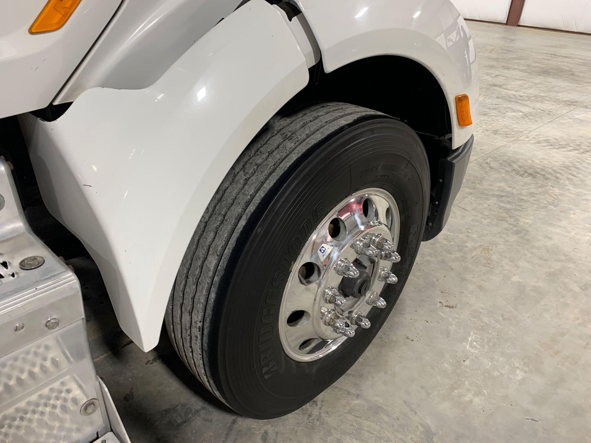 2017 Peterbilt 579 Day Cab Truck Tractor