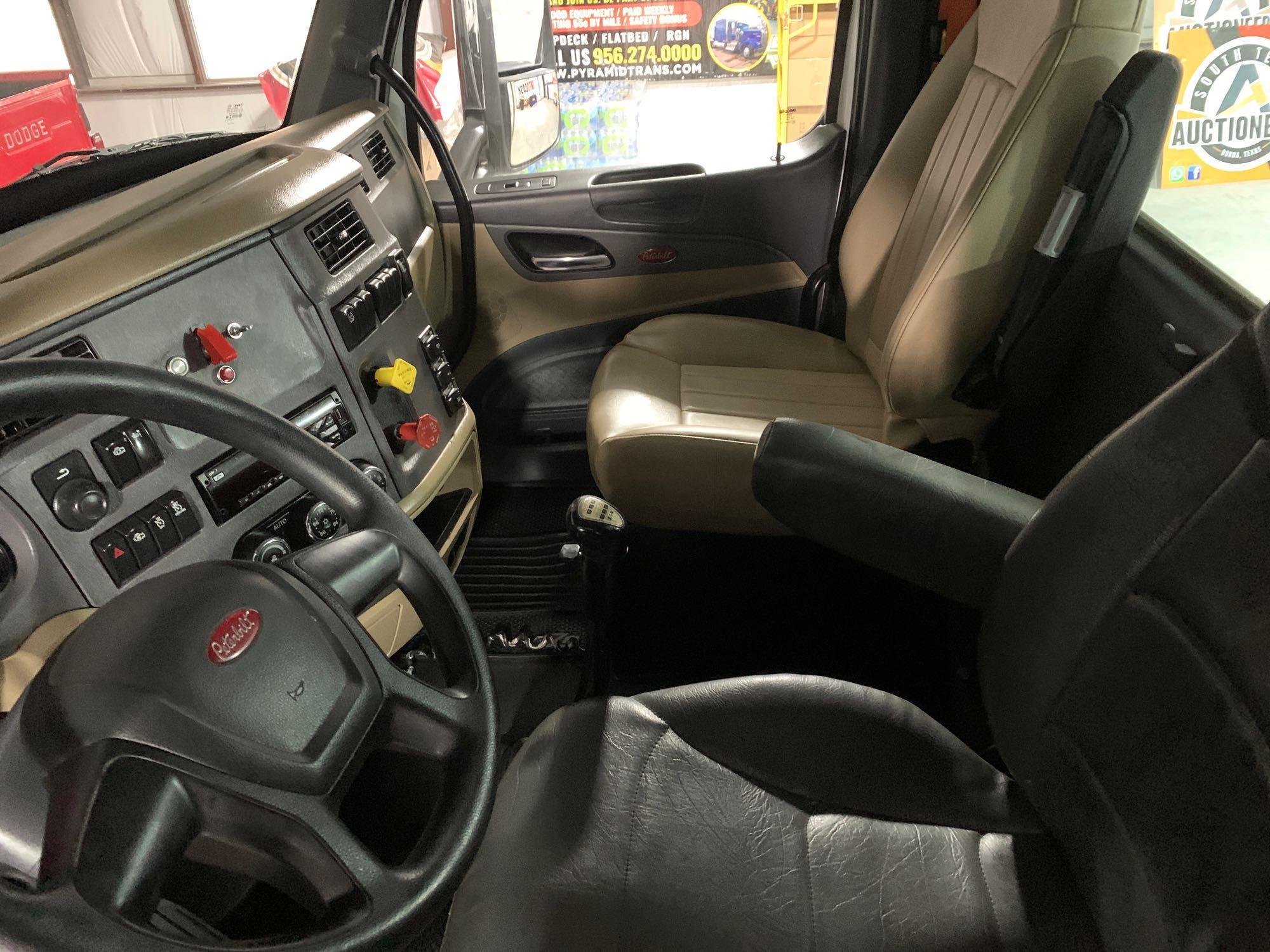 2017 Peterbilt 579 Day Cab Truck Tractor