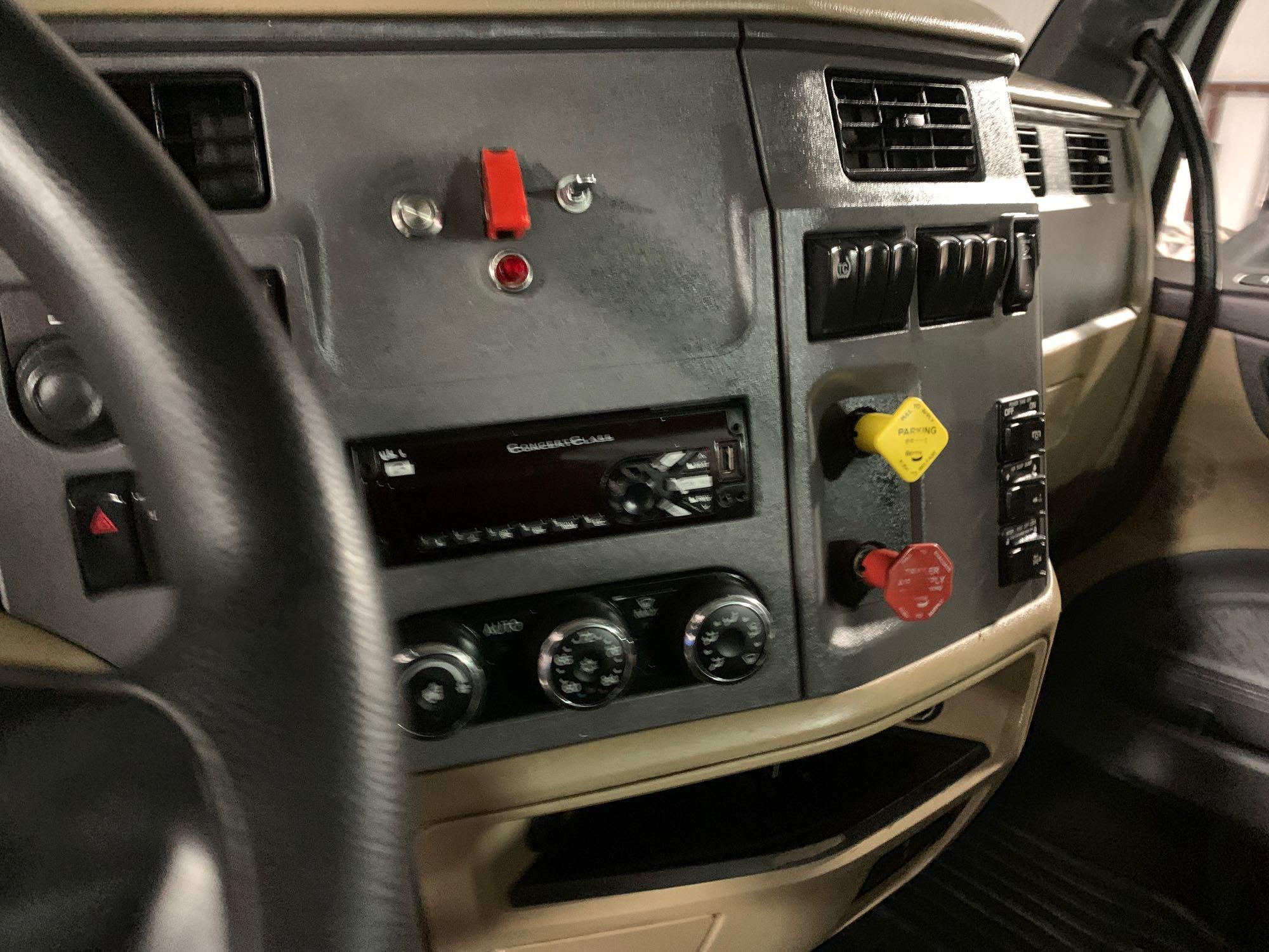2017 Peterbilt 579 Day Cab Truck Tractor