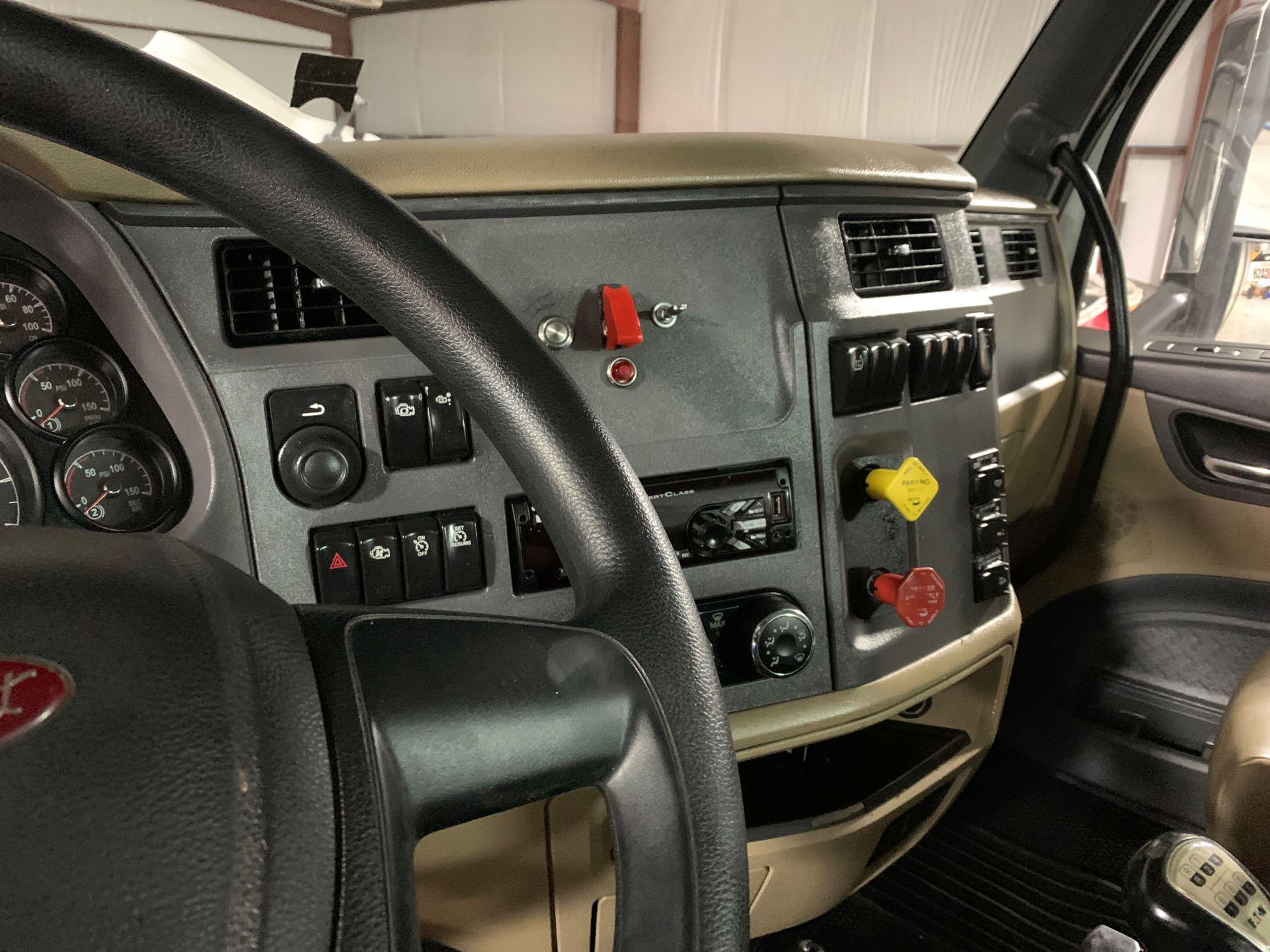 2017 Peterbilt 579 Day Cab Truck Tractor