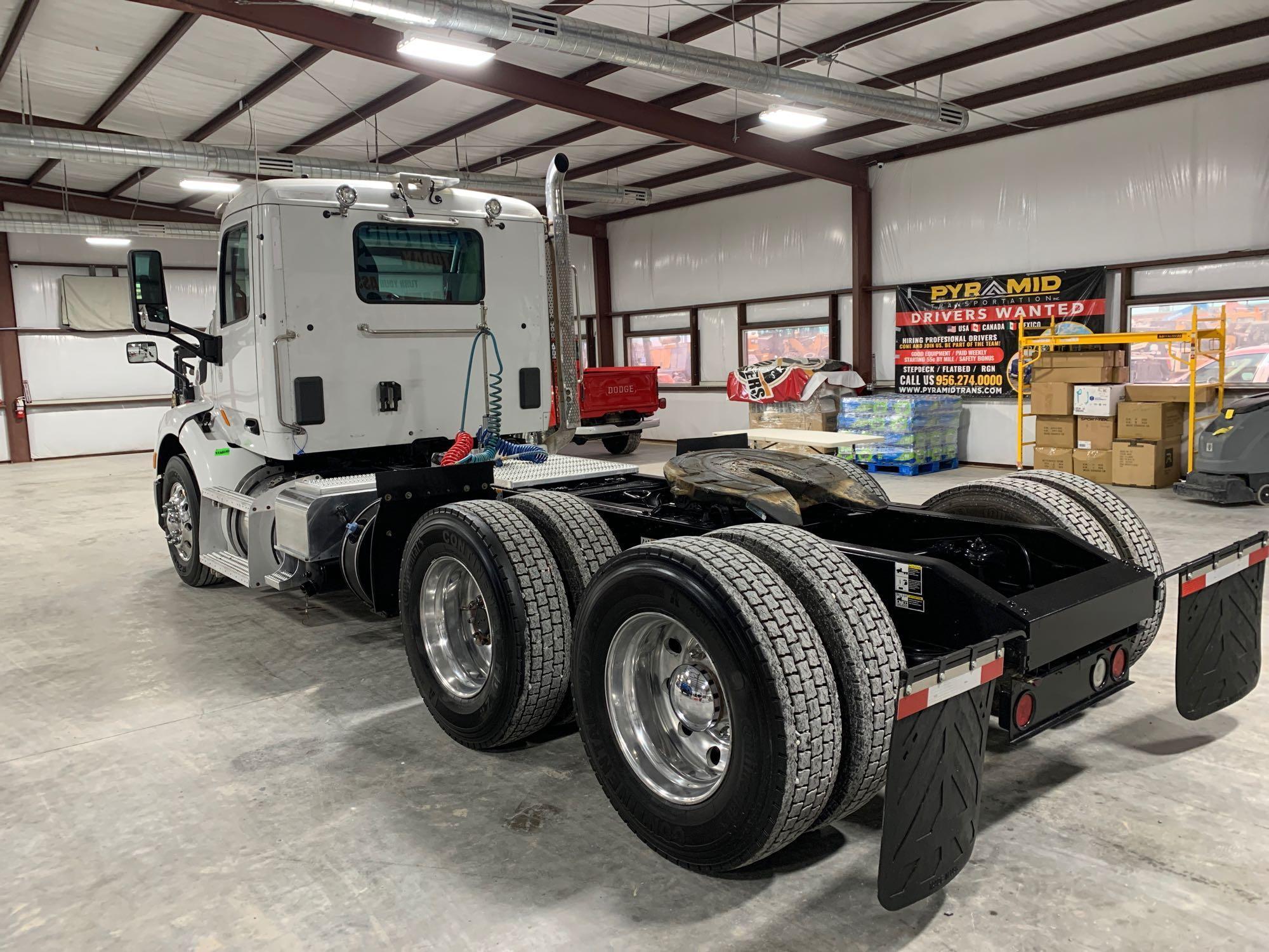 2017 Peterbilt 579 Day Cab Truck Tractor