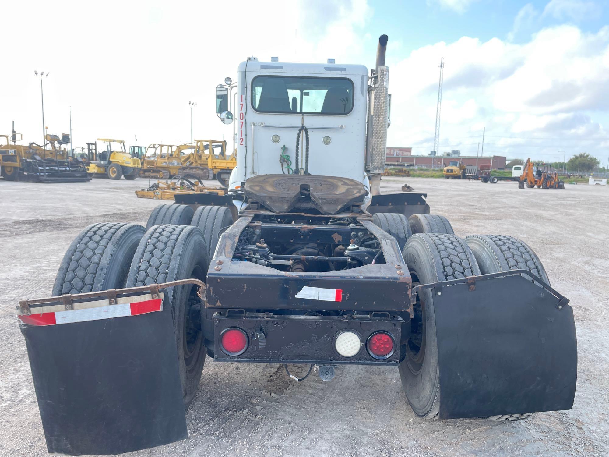 2009 Peterbilt 384 Day Cab Truck Tractor