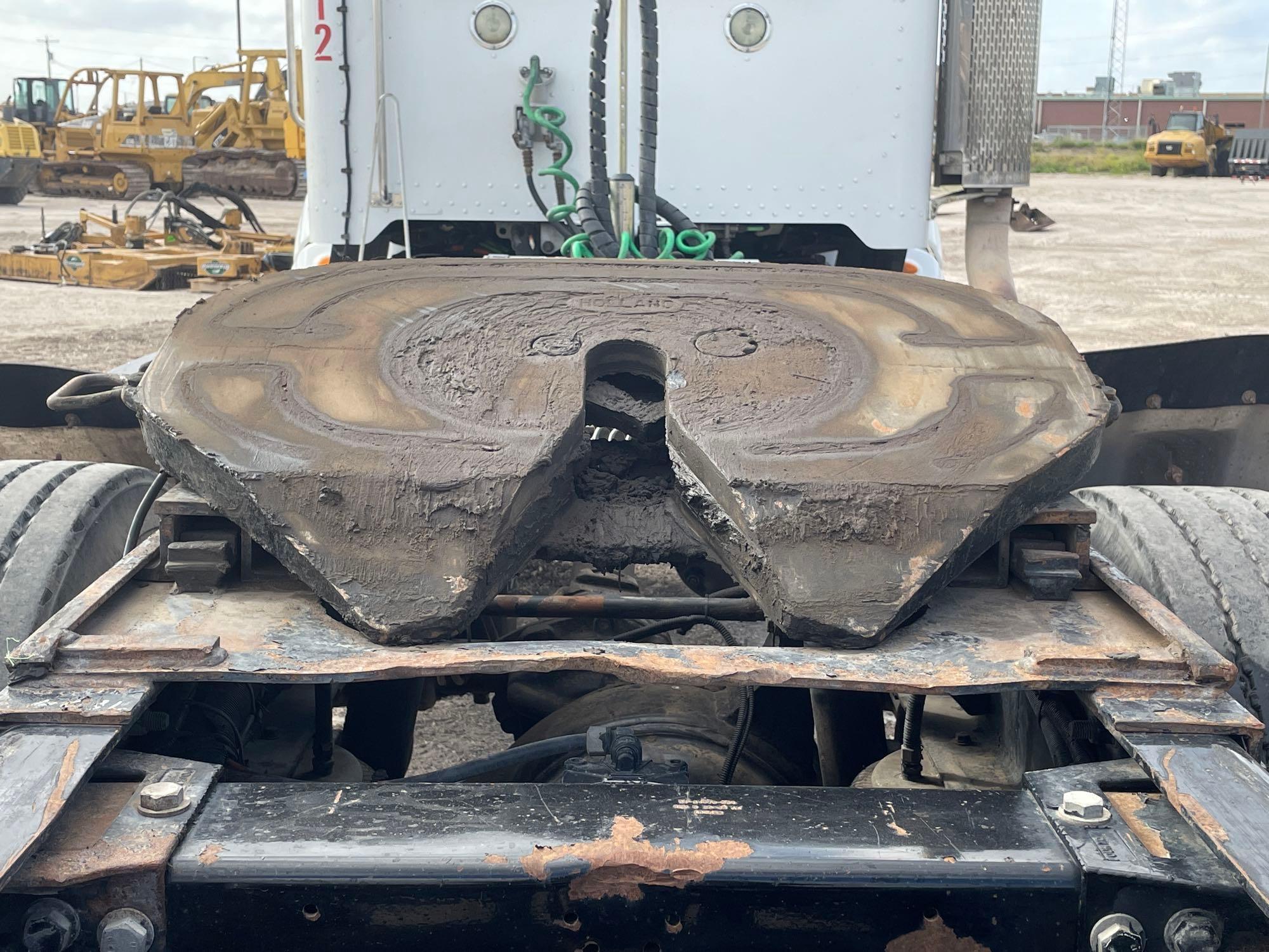 2009 Peterbilt 384 Day Cab Truck Tractor