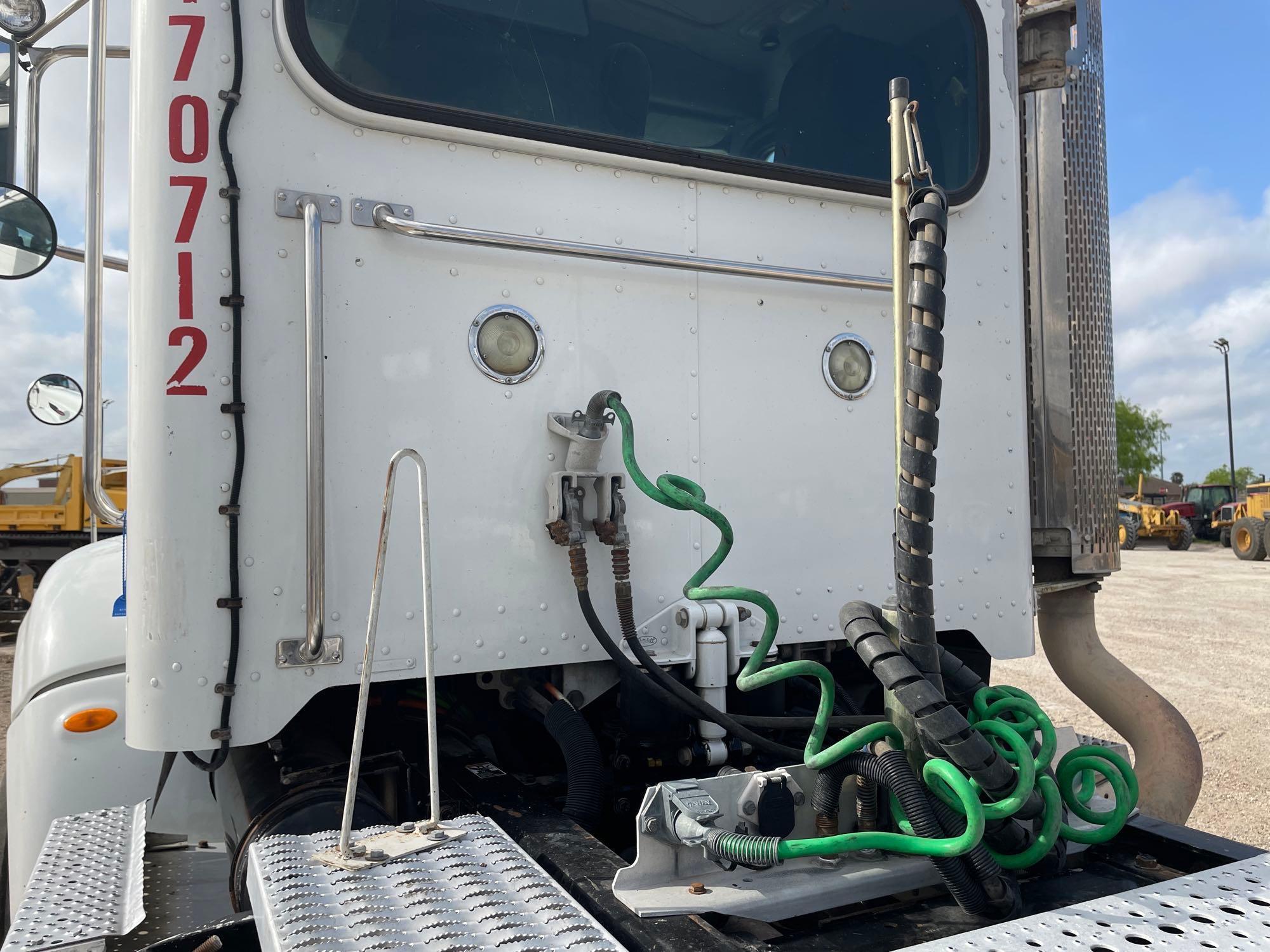 2009 Peterbilt 384 Day Cab Truck Tractor