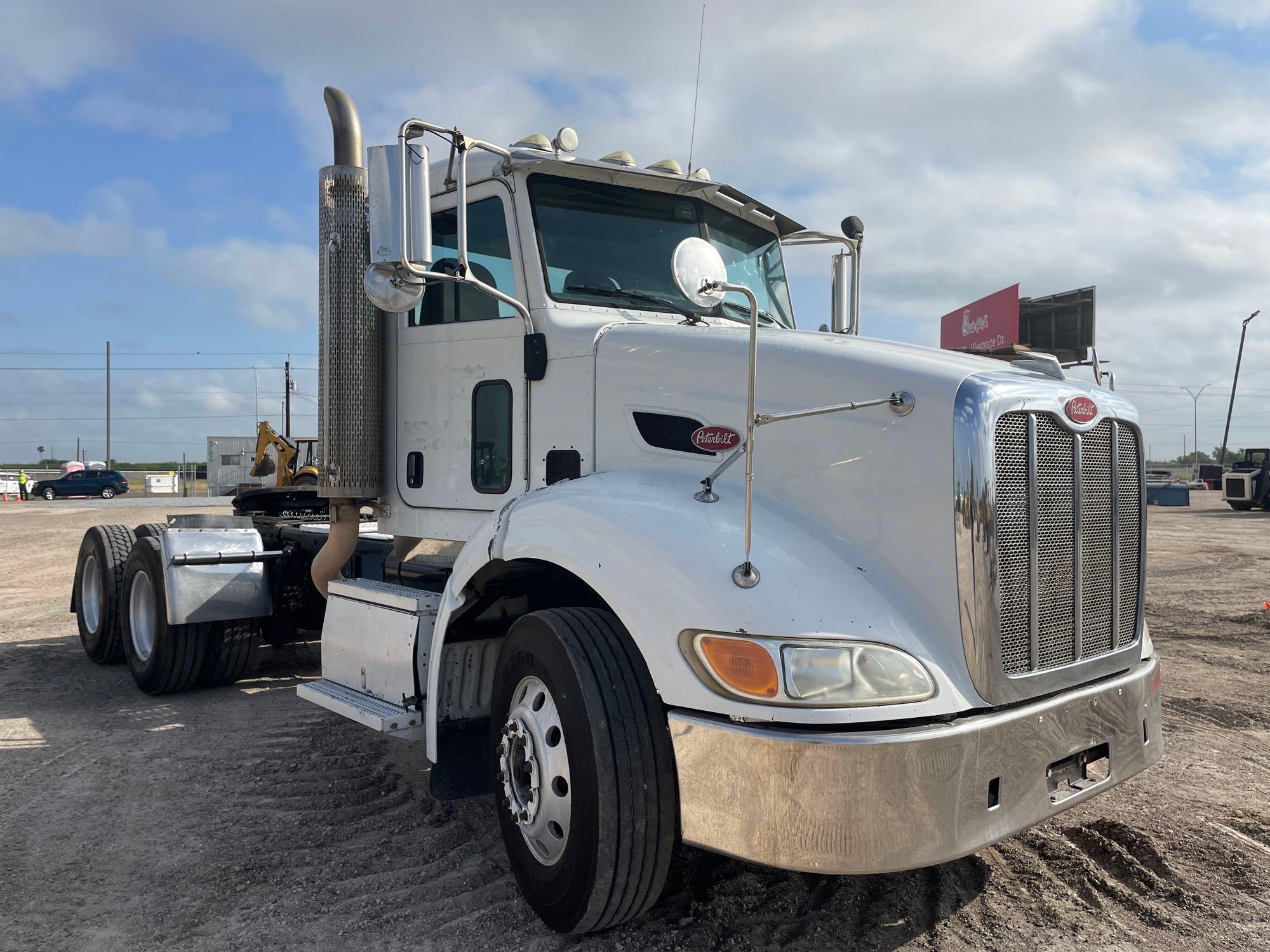 2009 Peterbilt 384 Day Cab Truck Tractor