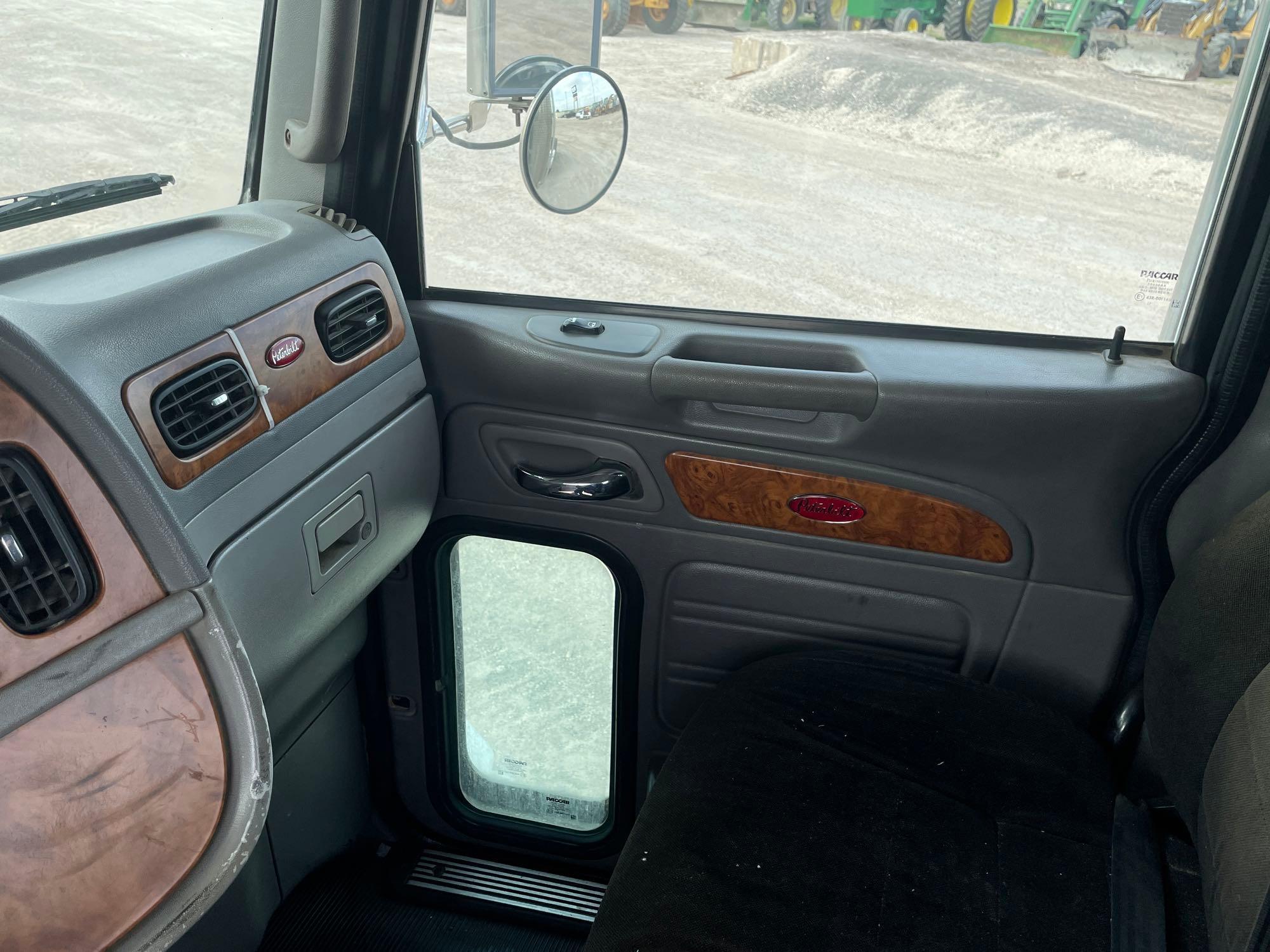 2009 Peterbilt 384 Day Cab Truck Tractor