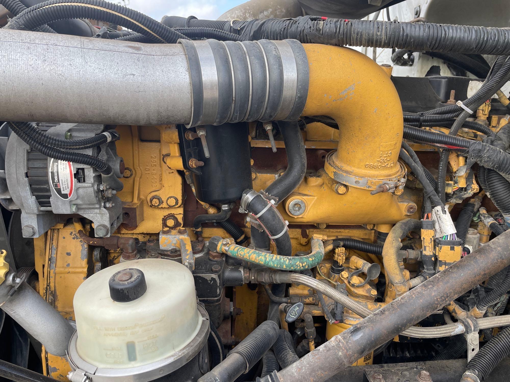 2009 Peterbilt 384 Day Cab Truck Tractor