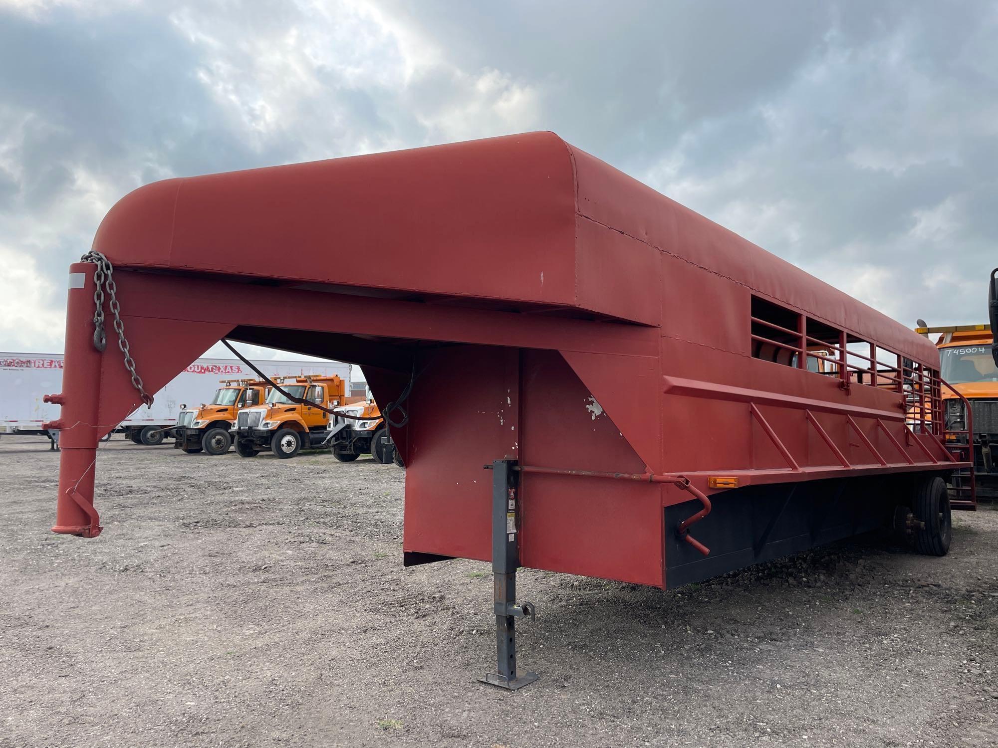 2000 Reye Gooseneck Livestock Trailer