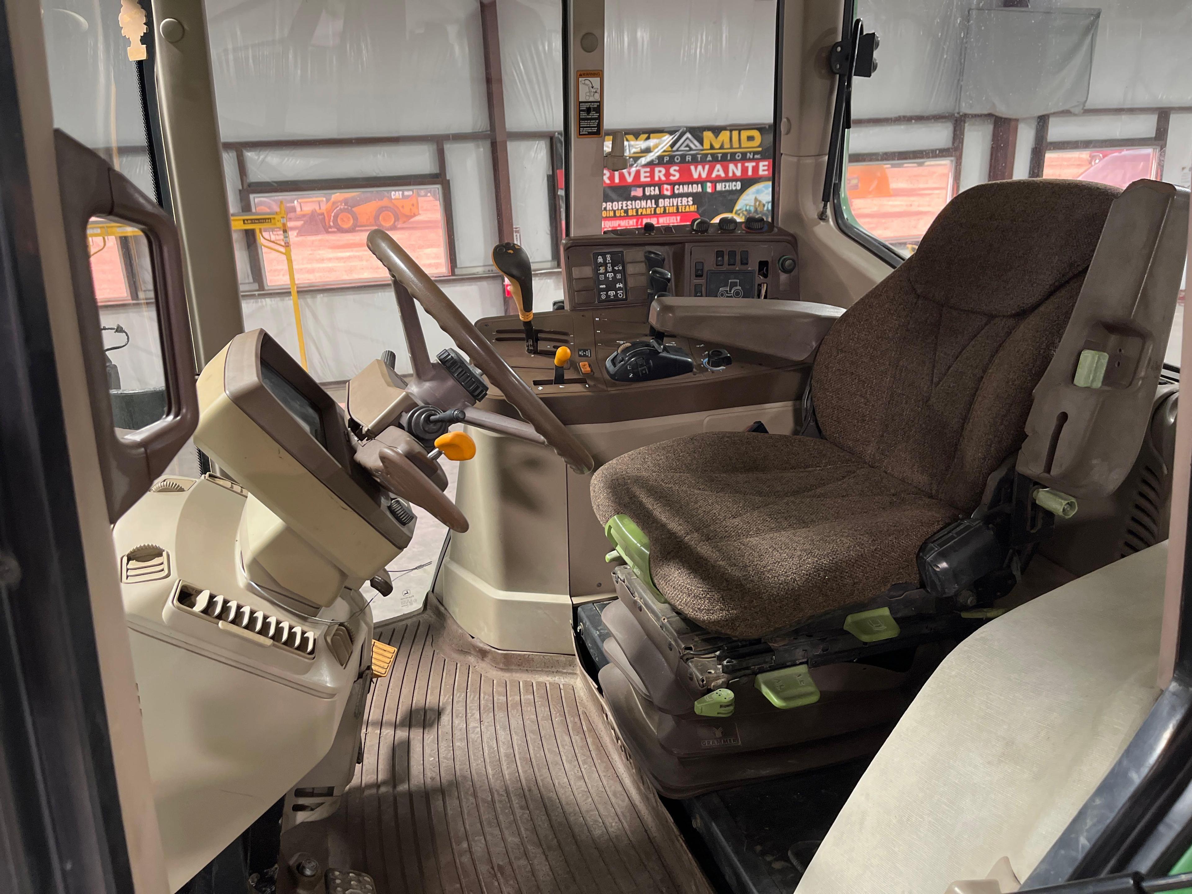 John Deere 7220 Farm Tractor