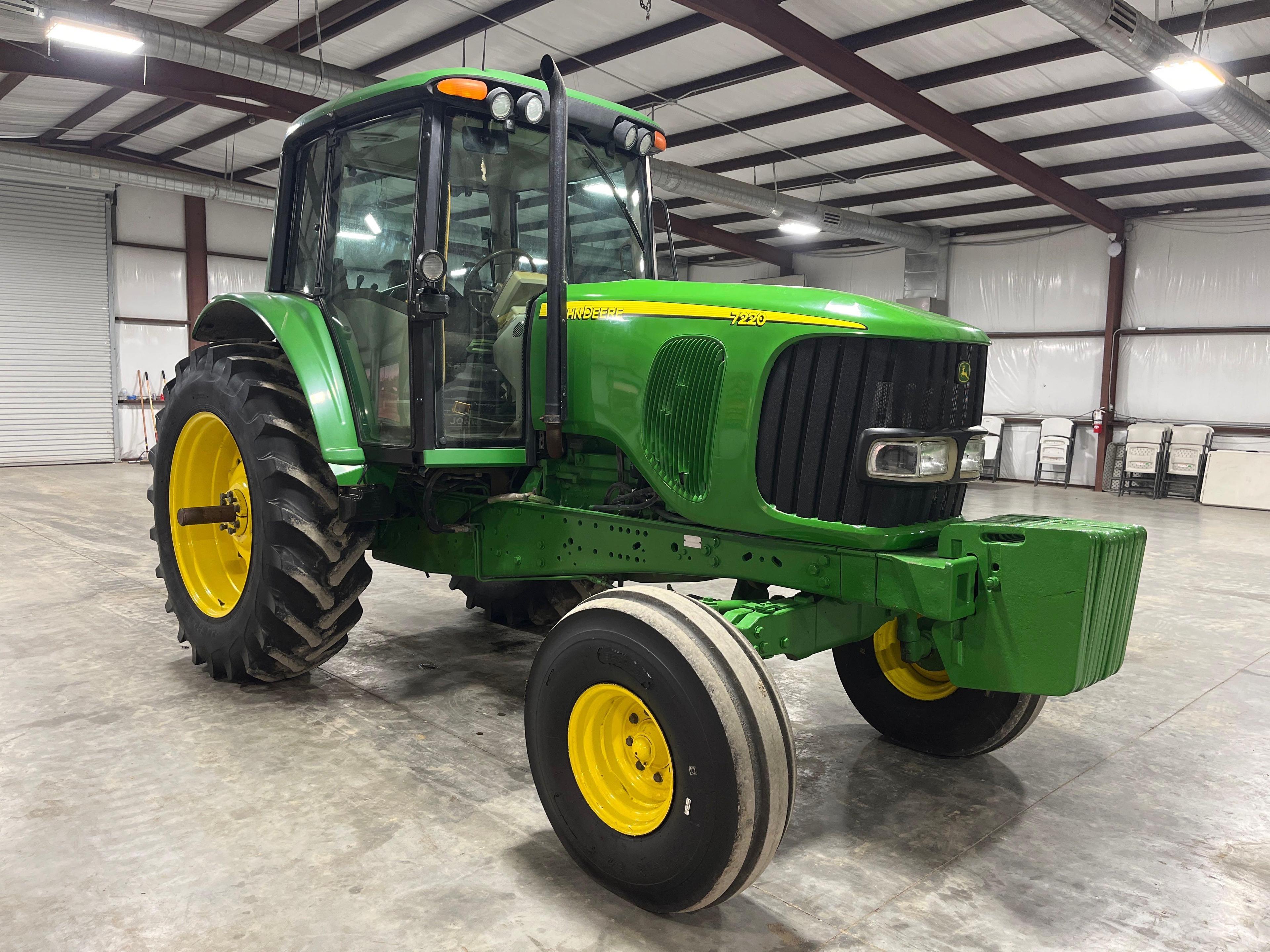 John Deere 7220 Farm Tractor
