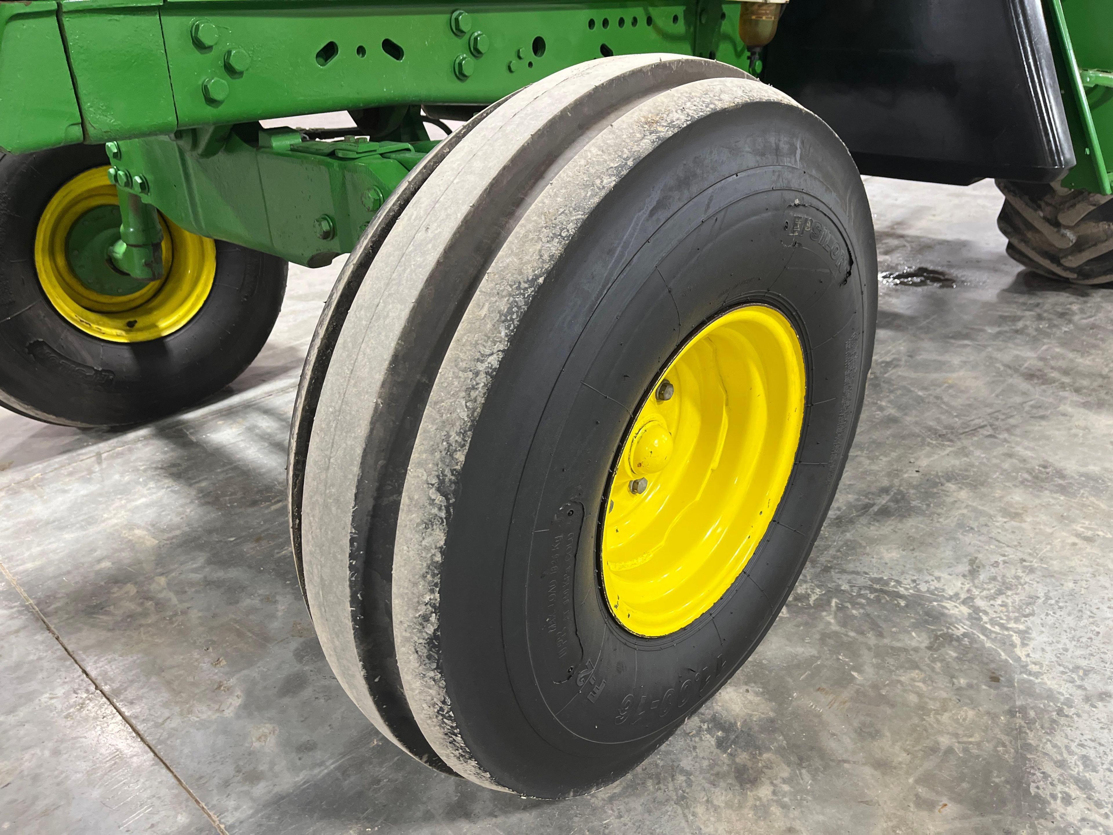 John Deere 7220 Farm Tractor