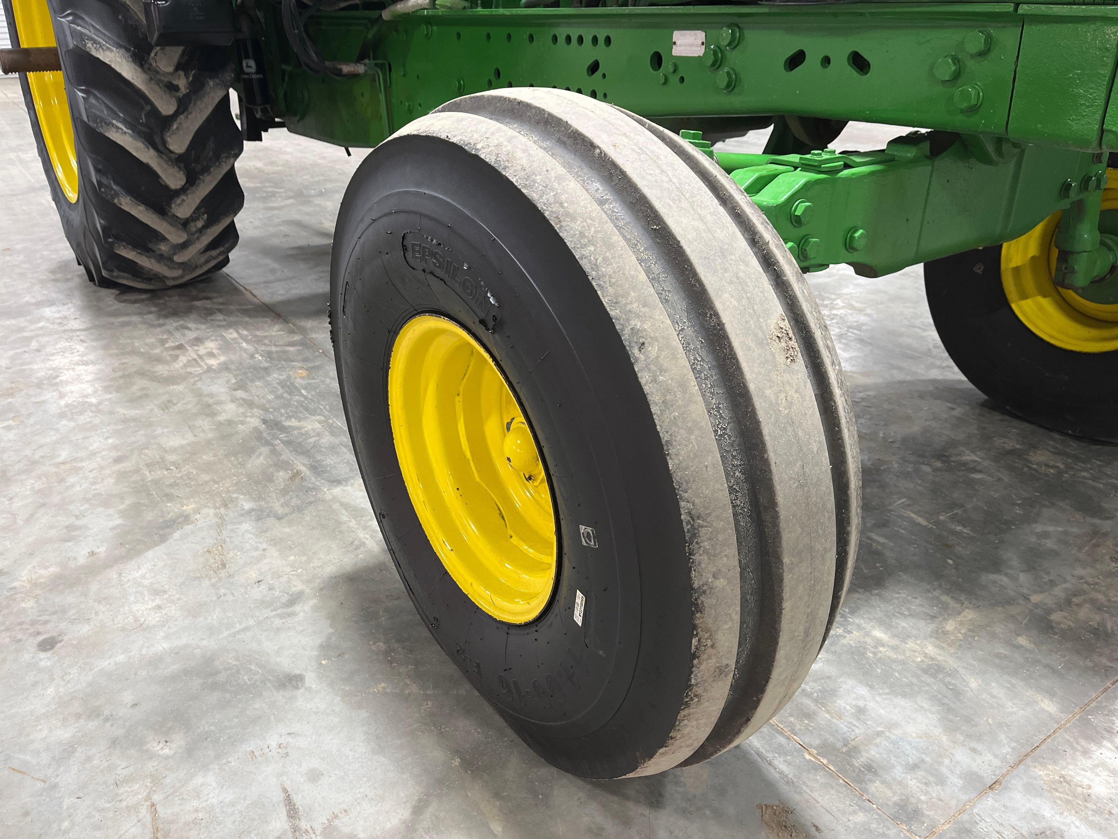 John Deere 7220 Farm Tractor