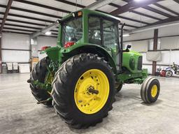 John Deere 7220 Farm Tractor