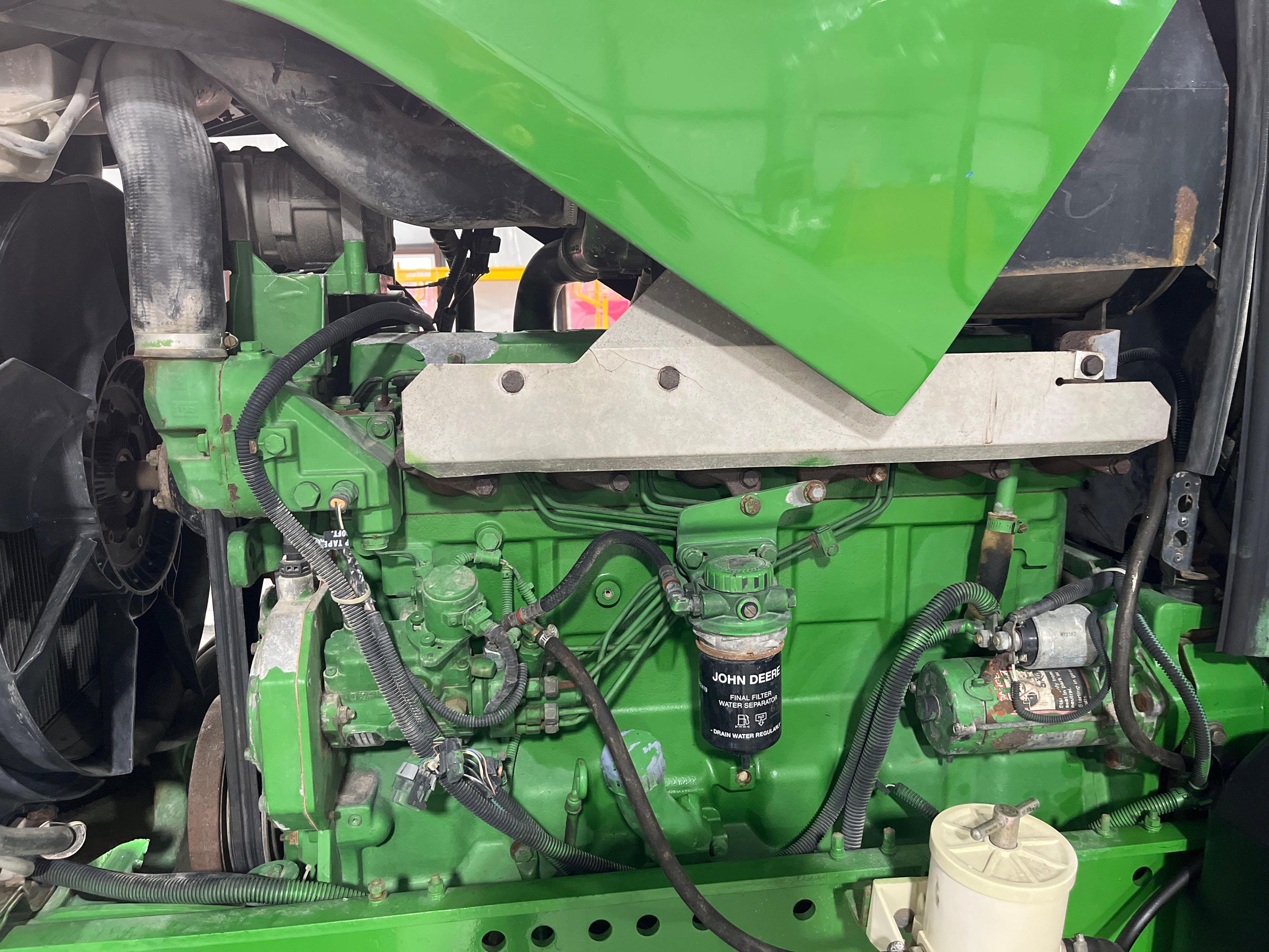 John Deere 7220 Farm Tractor
