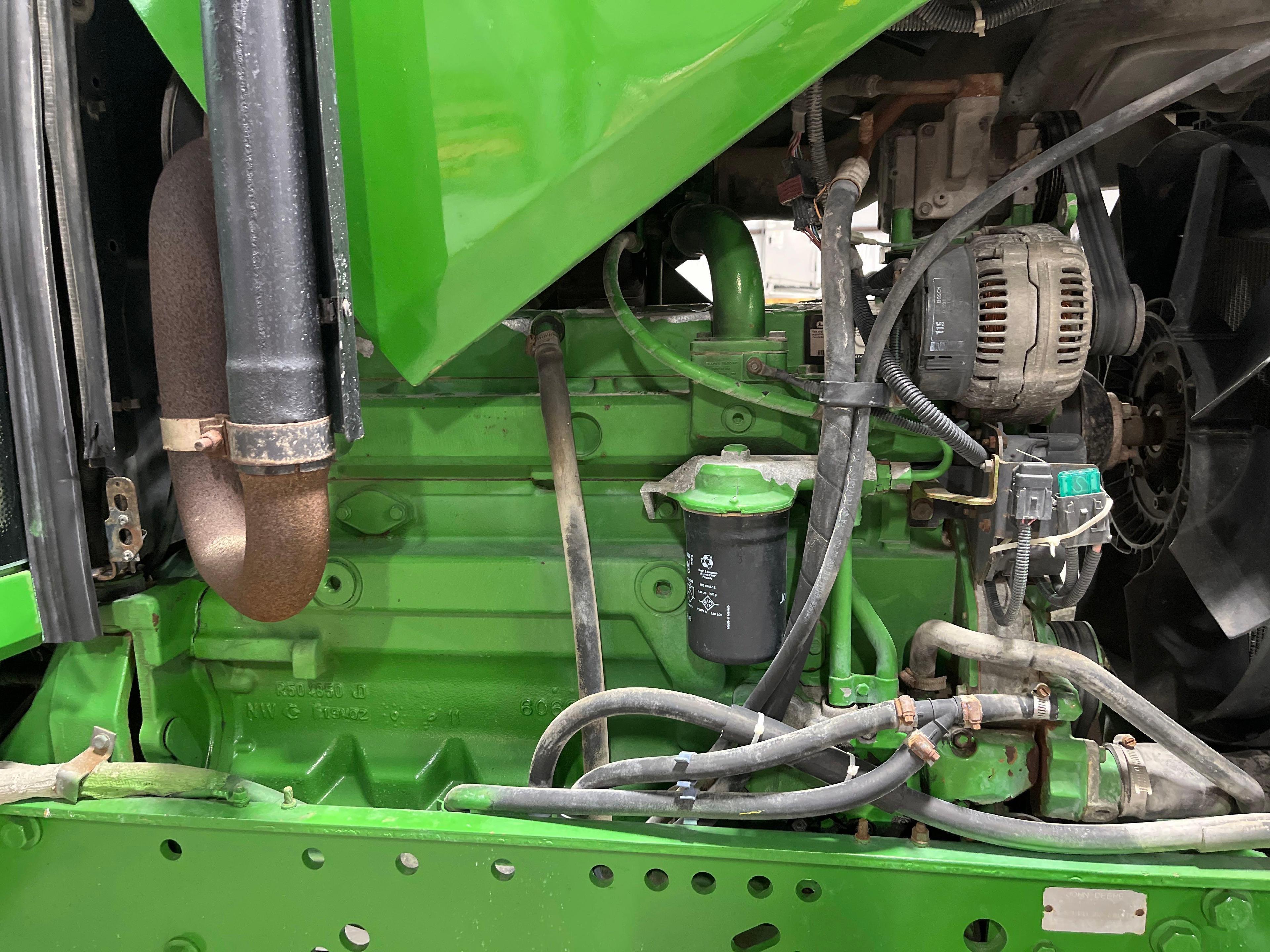 John Deere 7220 Farm Tractor
