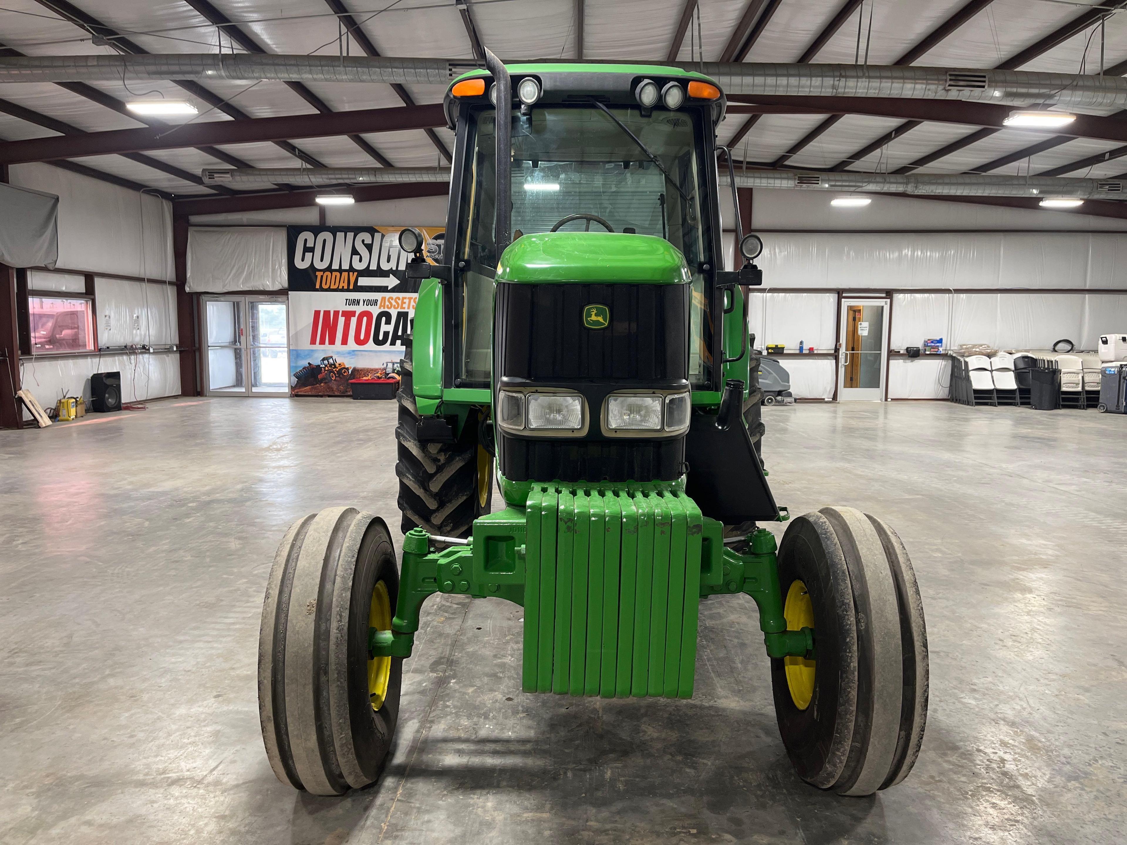 John Deere 7220 Farm Tractor