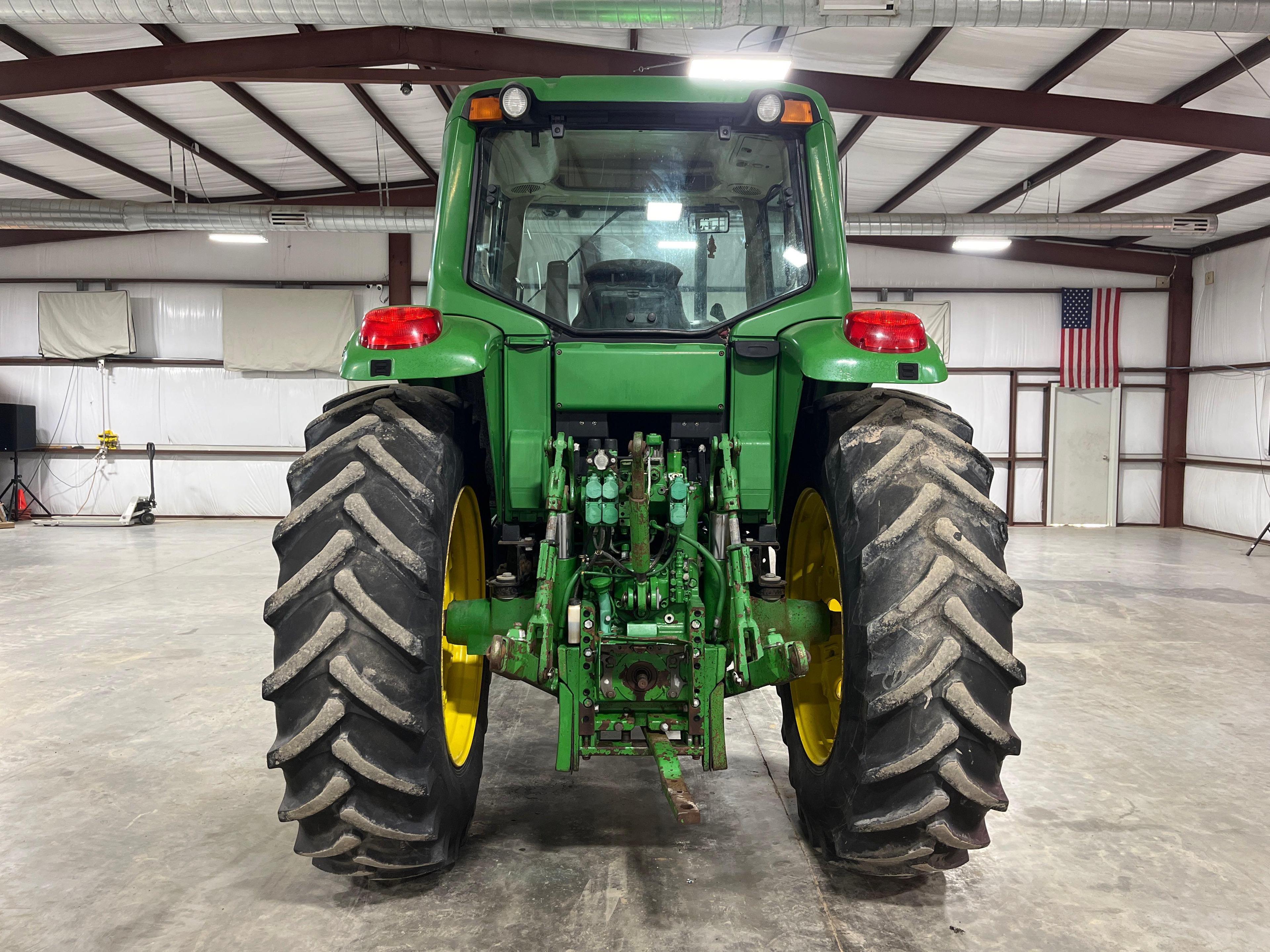 John Deere 7220 Farm Tractor