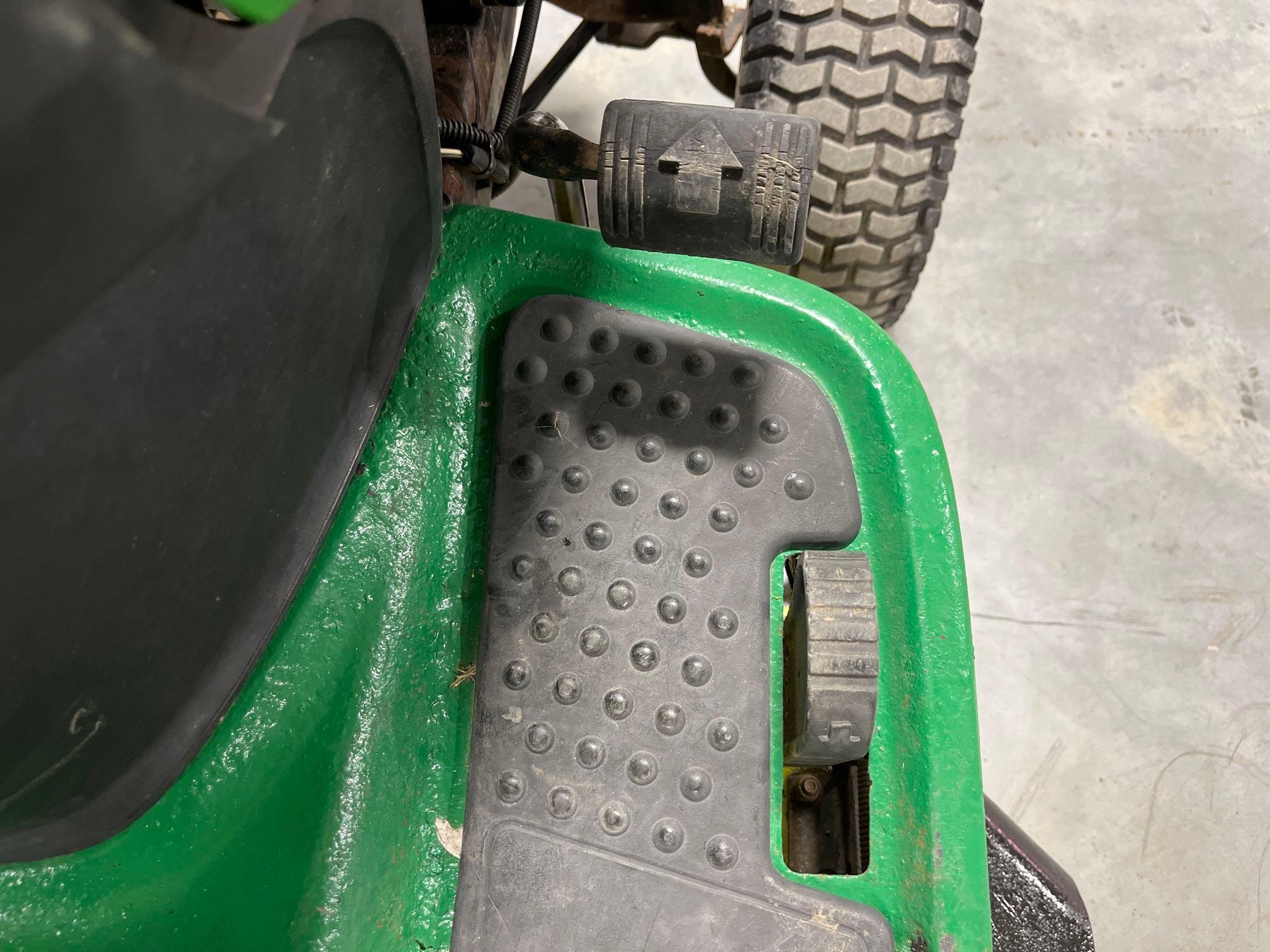 John Deere D130 42 In Riding Lawn Mower Tractor