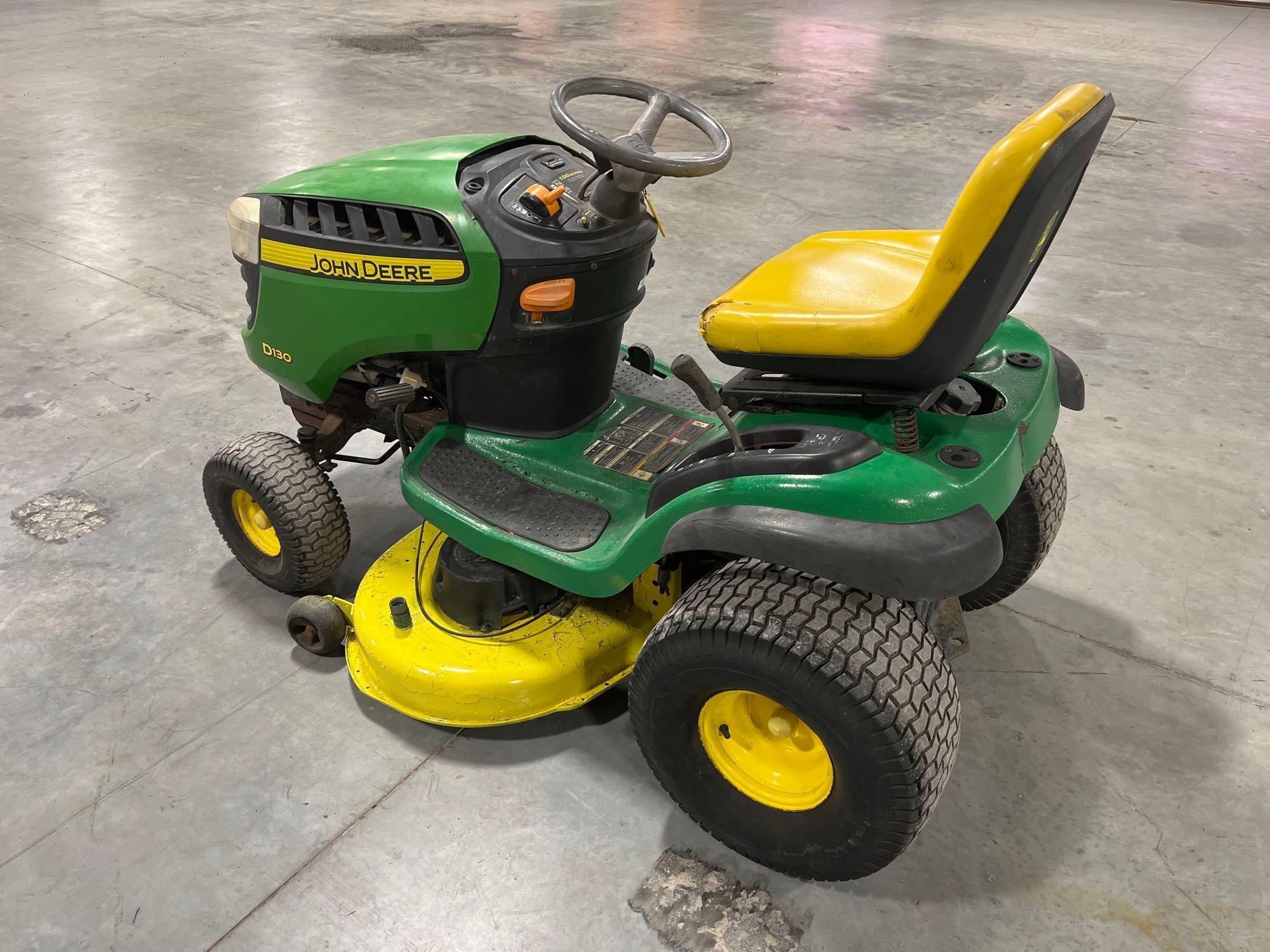 John Deere D130 42 In Riding Lawn Mower Tractor