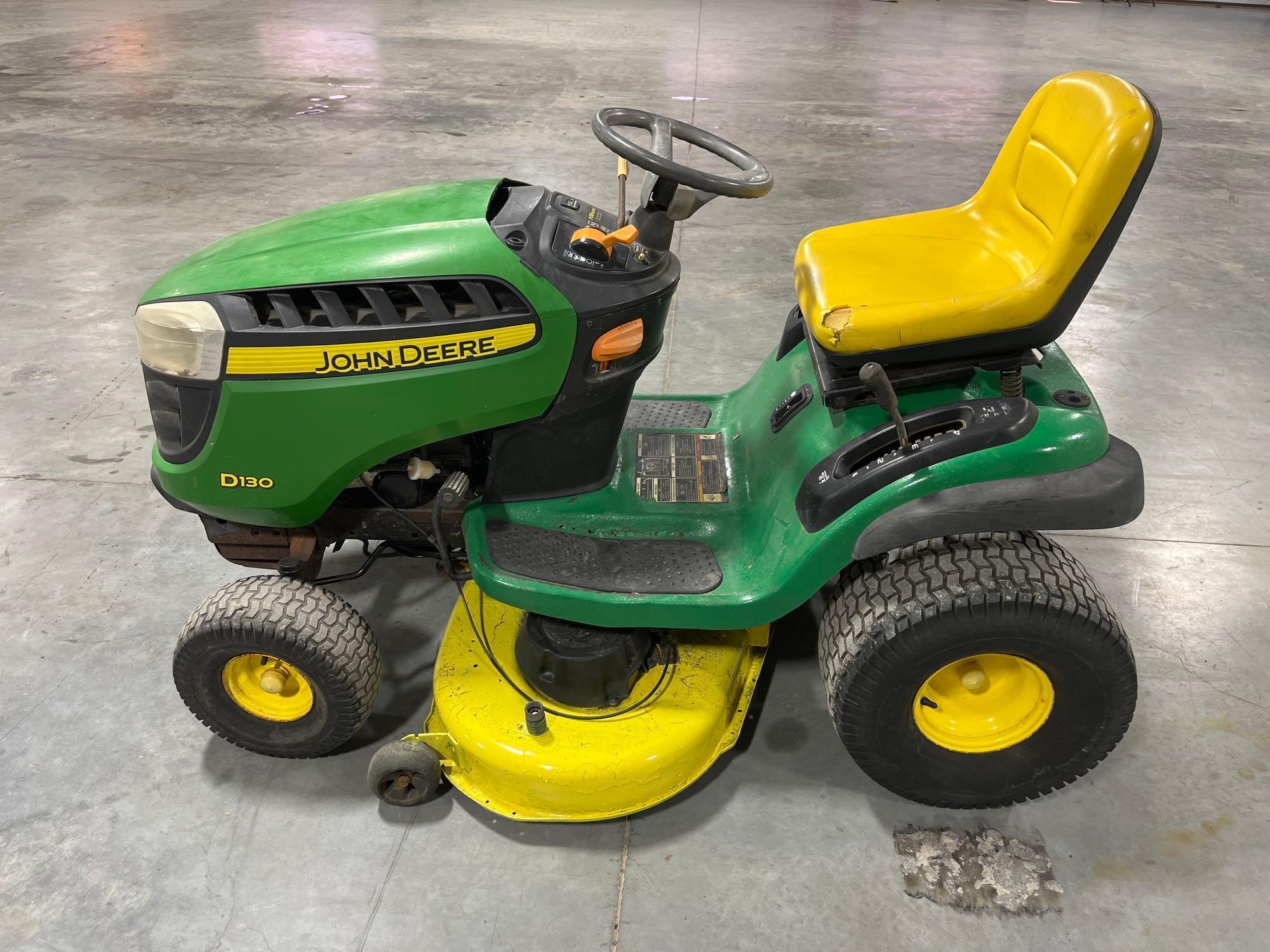 John Deere D130 42 In Riding Lawn Mower Tractor