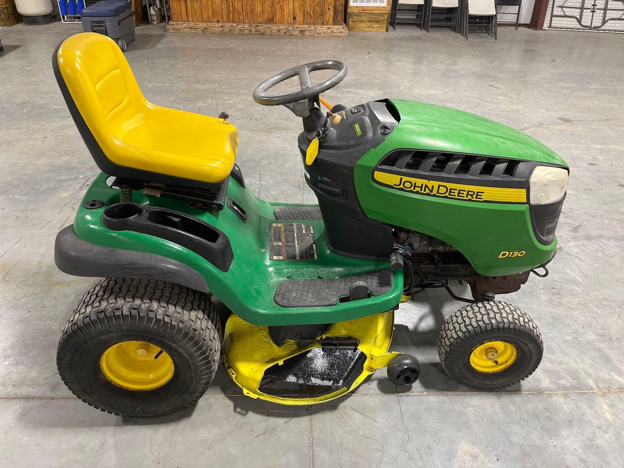 John Deere D130 42 In Riding Lawn Mower Tractor