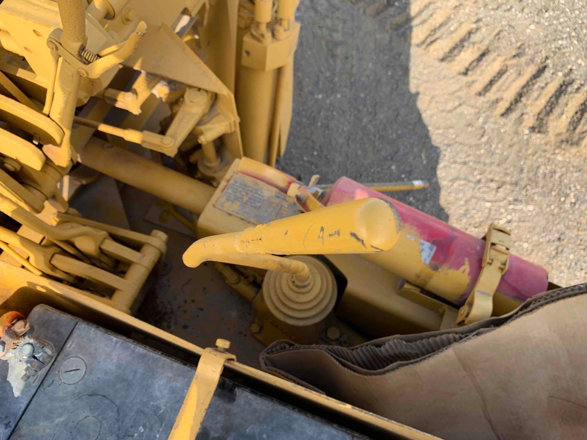 Caterpillar 561Crawler Pipelayer