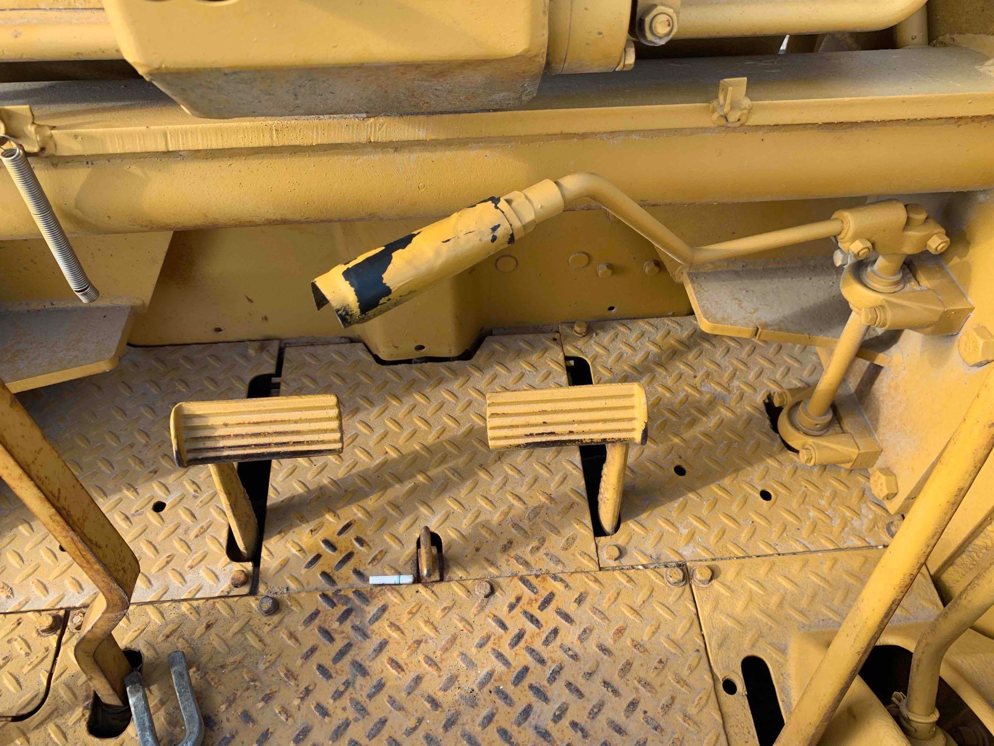 Caterpillar 561Crawler Pipelayer