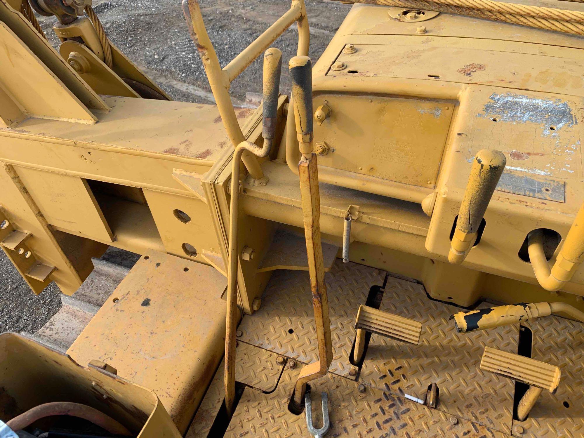 Caterpillar 561Crawler Pipelayer