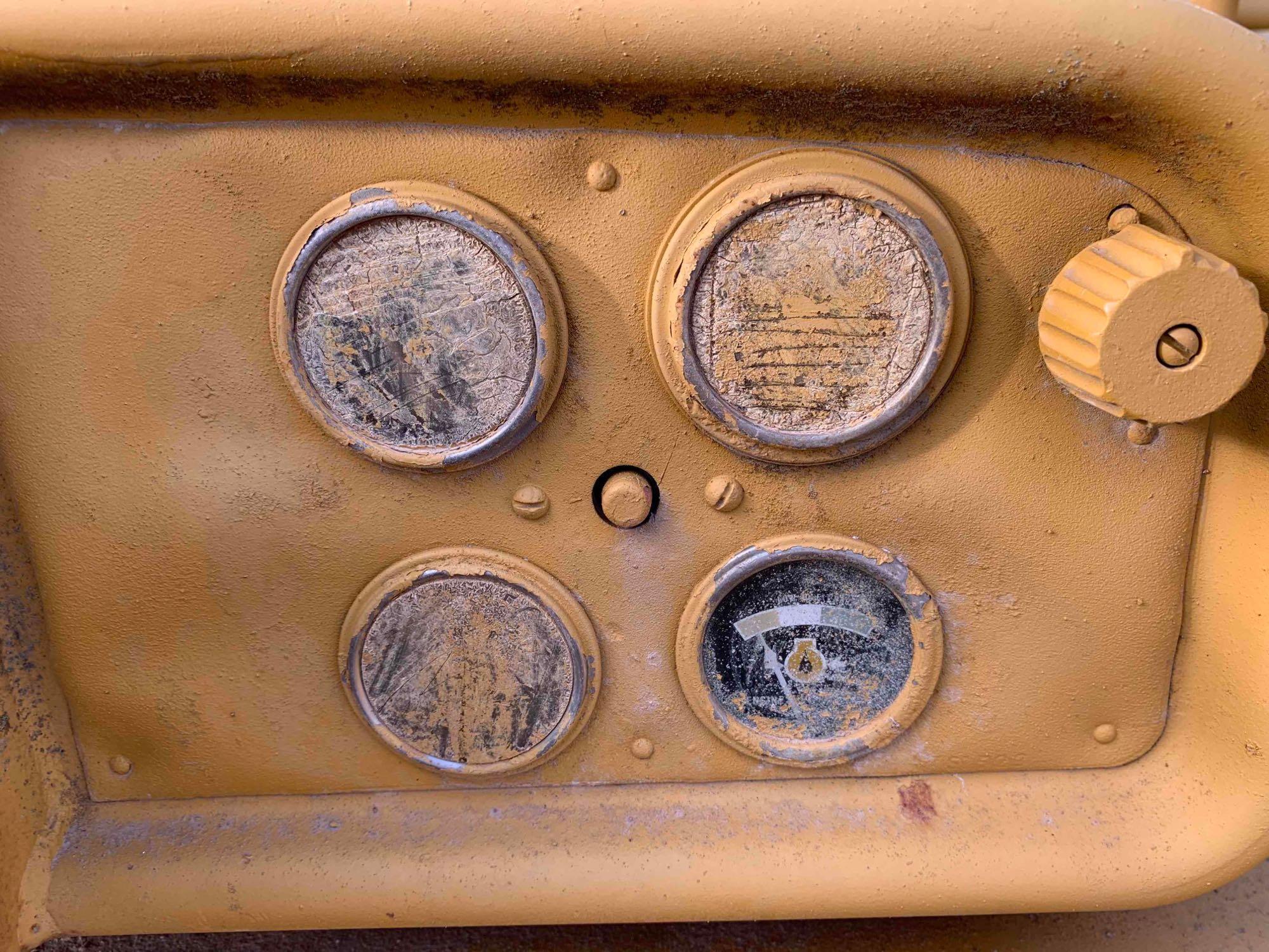 Caterpillar 561Crawler Pipelayer